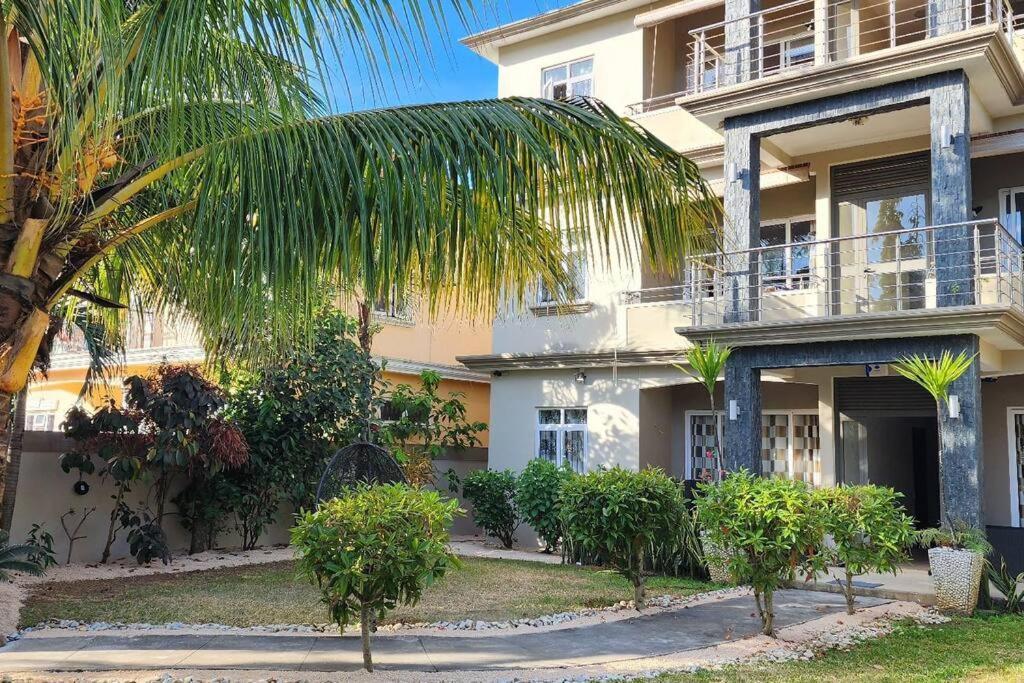Number 8, 2Nd Floor, Pebble Bay Apartments Grand Bay Buitenkant foto