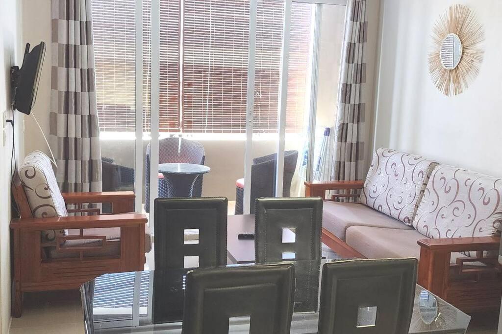 Number 8, 2Nd Floor, Pebble Bay Apartments Grand Bay Buitenkant foto