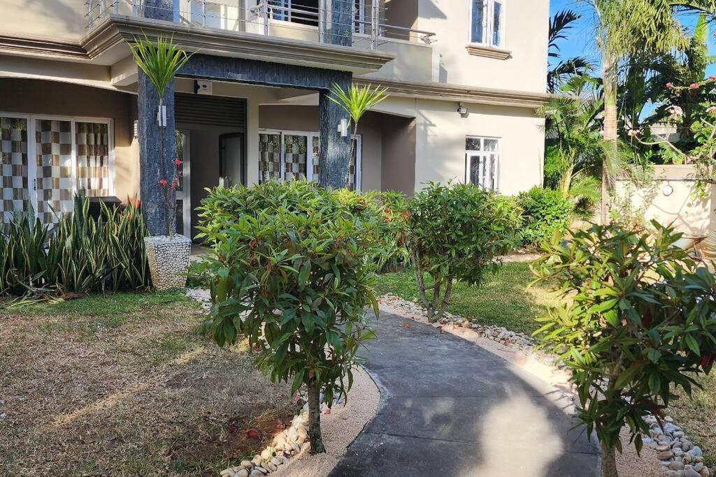 Number 8, 2Nd Floor, Pebble Bay Apartments Grand Bay Buitenkant foto